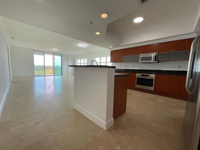 Building Photo - 14951 Royal Oaks Ln