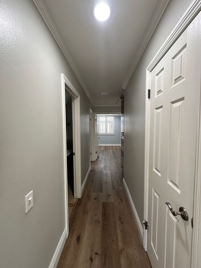 Building Photo - Stunning 4+2 Pool Home Home In Westlake Hi...