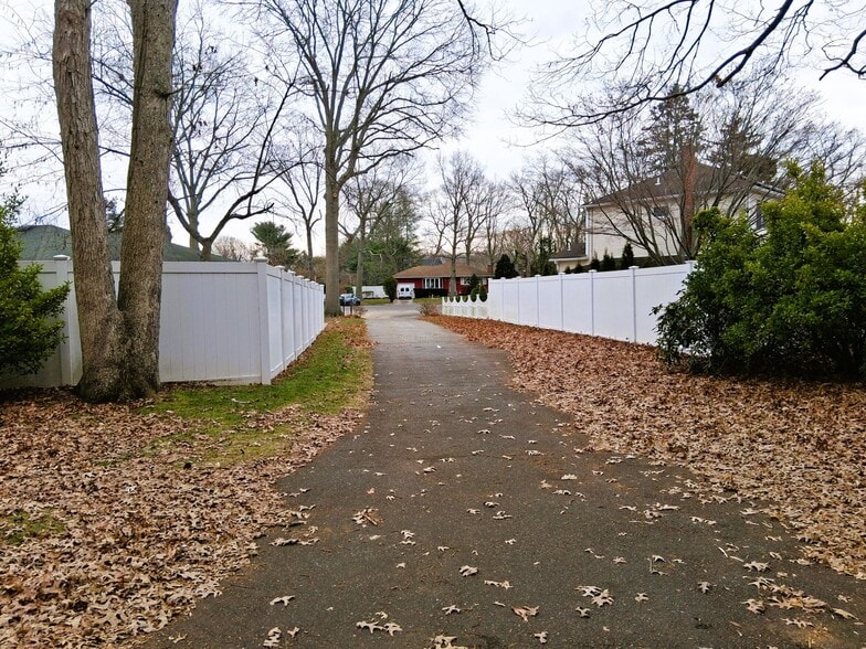 Building Photo - 37 South Ln