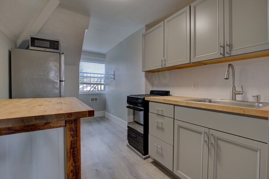 Kitchen - 463 Main St