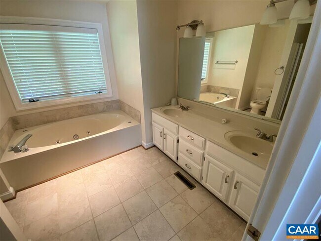 Building Photo - 2084 Linlier Ct