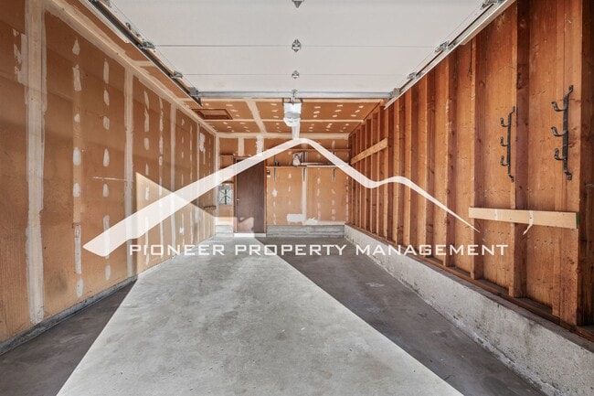 Building Photo - Stylishly Renovated Home with Enclosed Fence, AC and 1 Car Garage