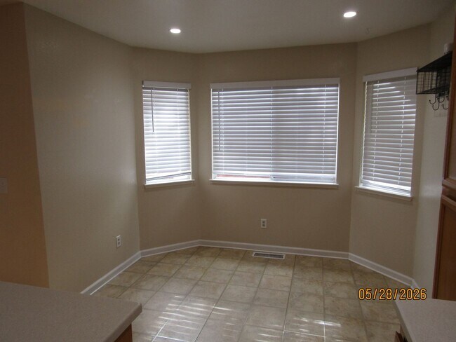 Building Photo - Beautiful single story 3 bedroom house with large back yard. Private cul- de- sac. Bonus office/ ...