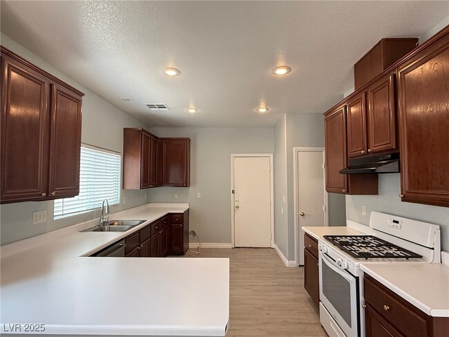 Building Photo - 10793 Wallflower Ave