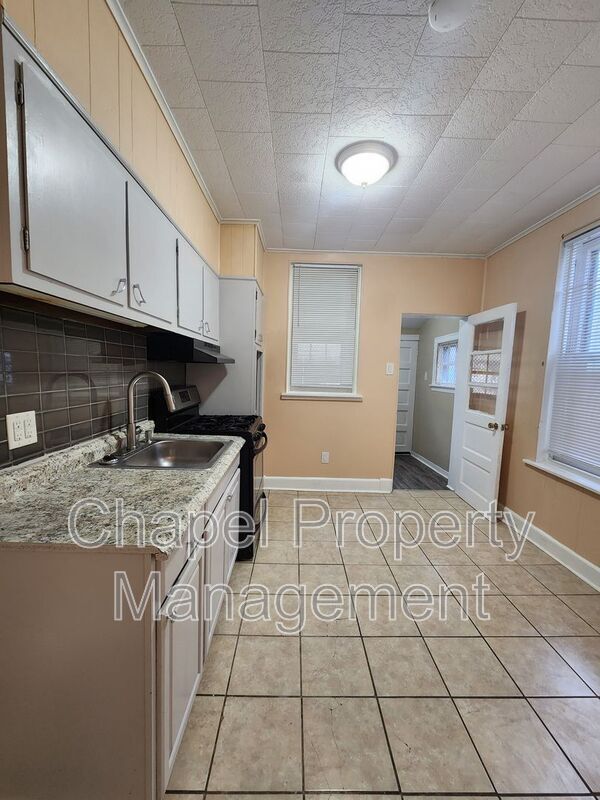 Building Photo - 1554 N Frazier St