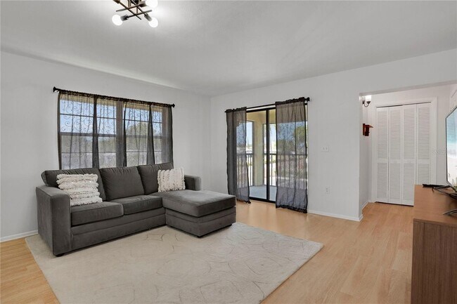 Building Photo - 2415 Bayshore Gardens Pkwy