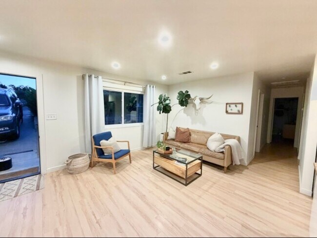 Building Photo - Coming soon! 06-15-26 Newly Remodeled Furnished Oceanside Retreat with Green Space Views 3 bedroo...