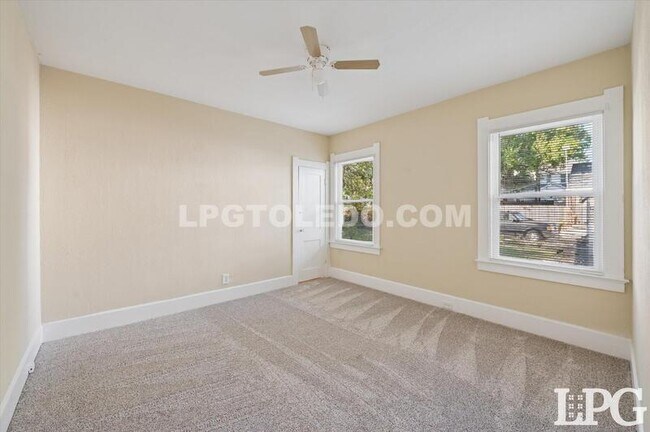 Building Photo - 4017 Overland Pkwy