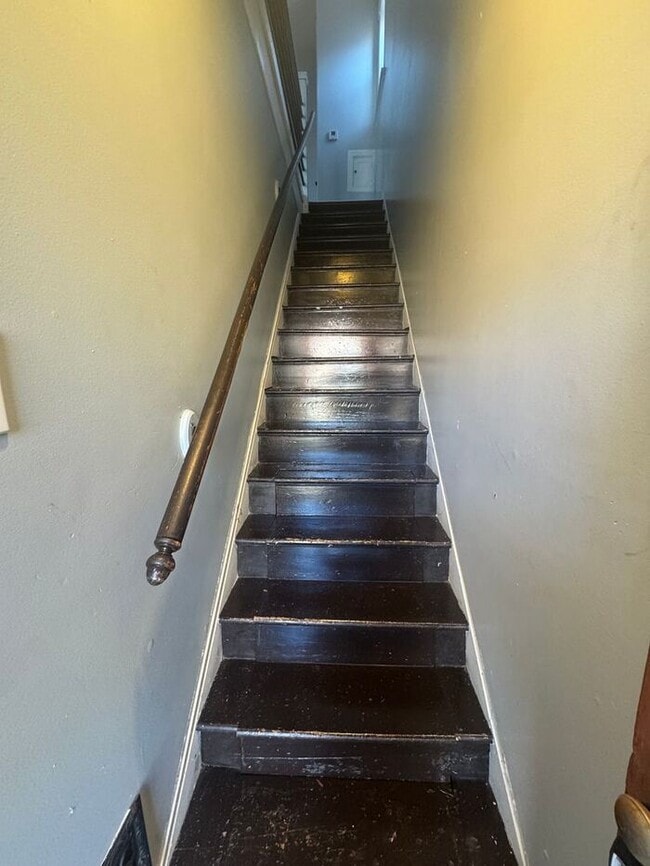 Building Photo - Spacious 2 bed/1bath