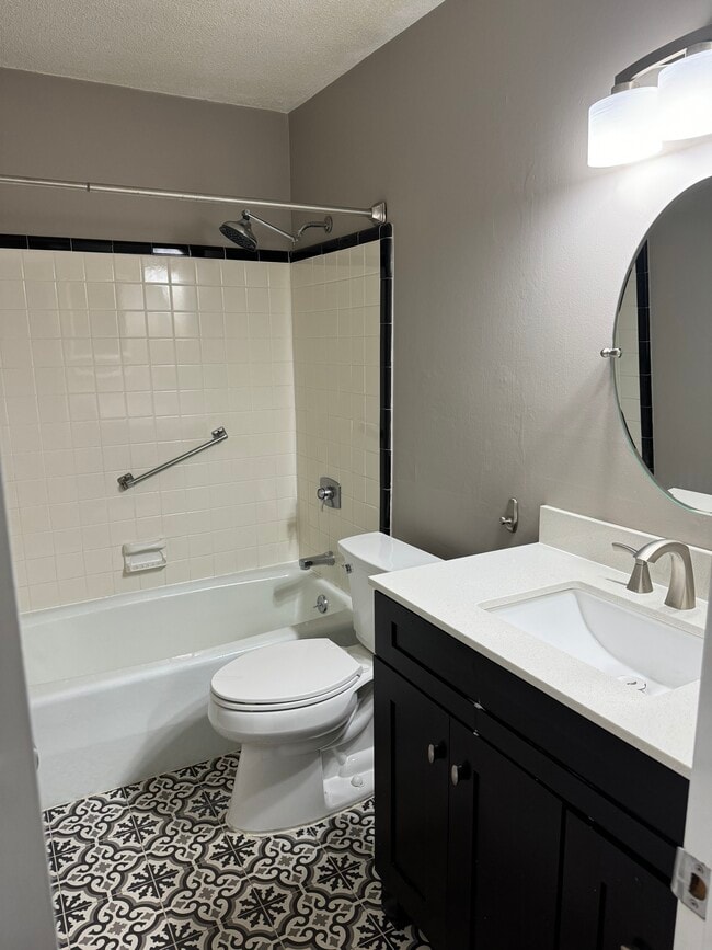Building Photo - 147 Pine Ridge Dr