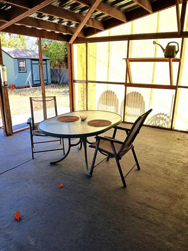 Building Photo - Charming 3-bedroom Home on Upper Westside -Large Yard and Covered Patio