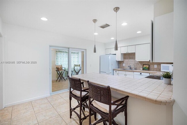 Building Photo - 107 SE 5th St