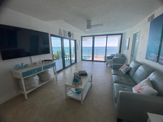 Building Photo - 10102 S Ocean Dr