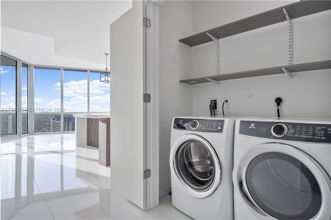 Building Photo - 851 NE 1st Ave