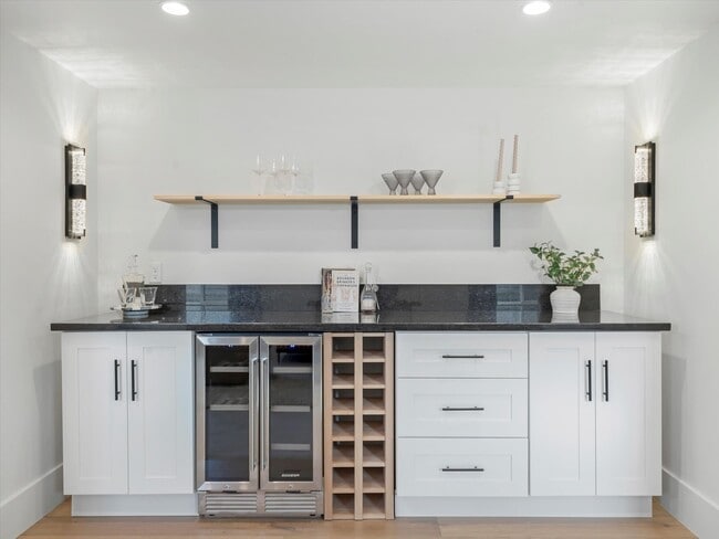 Building Photo - 296 E 230 N