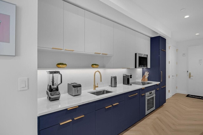 Building Photo - 980 6th Ave