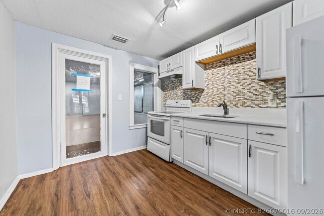 Building Photo - 645 NE 38th St