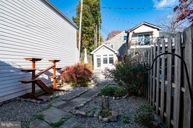 Building Photo - 35 Delaware Ave