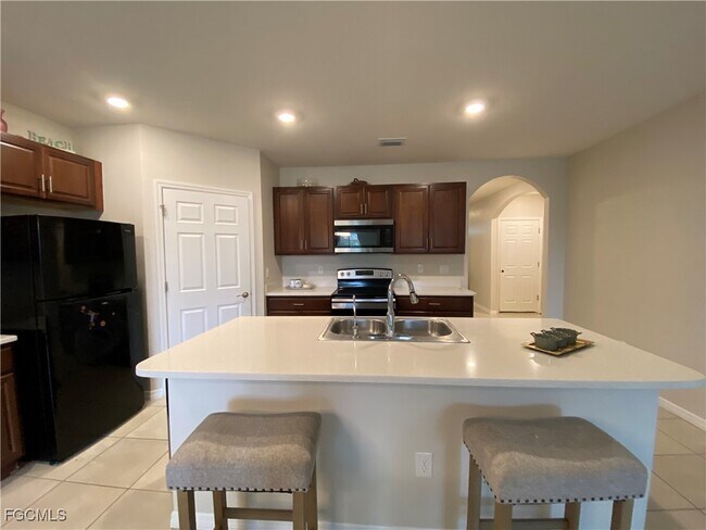 Building Photo - 2507 NW 20th Terrace