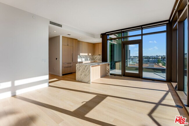 Building Photo - 700 Broadway