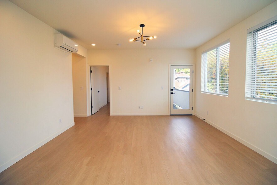 Building Photo - 7530 N Richmond Ave