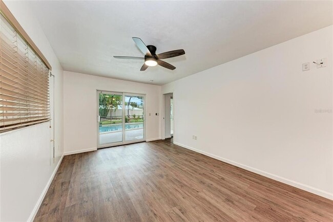 Building Photo - 451 N Shore Dr