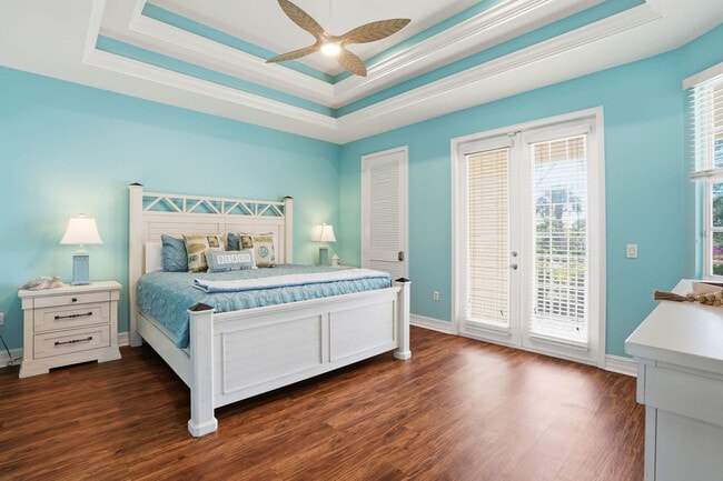 Building Photo - 3011 Pine Tree Dr