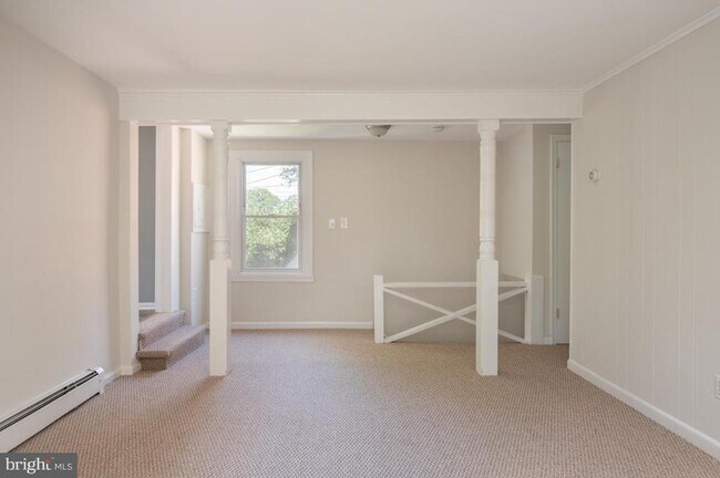 Building Photo - 207 E Nelson Ave