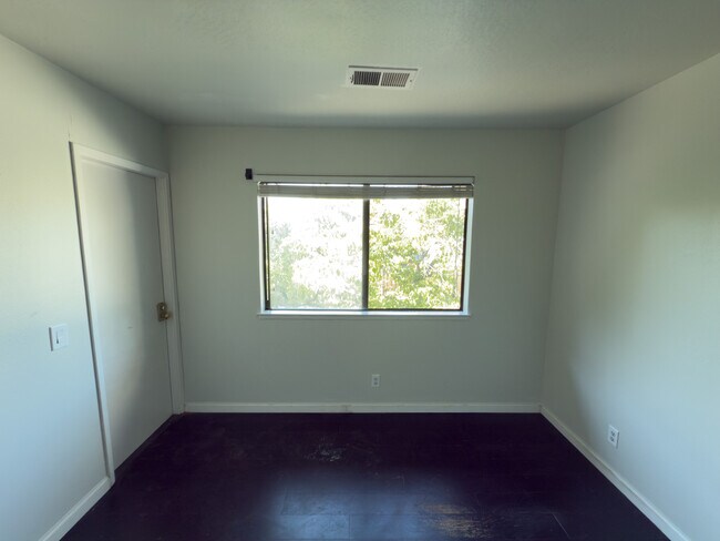 Building Photo - 3322 Santa Rita Rd