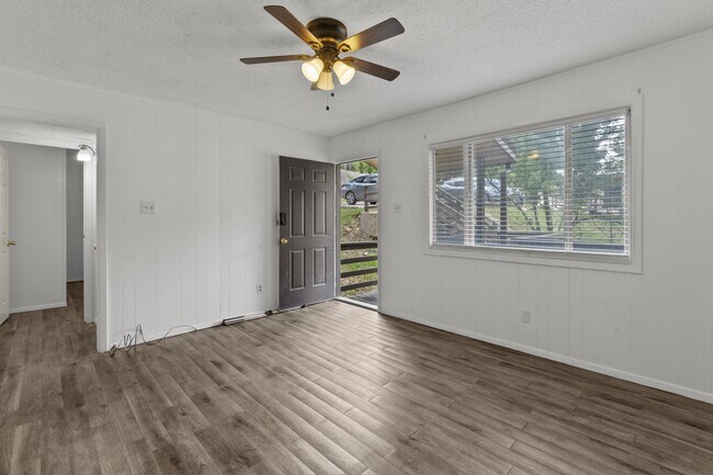 Building Photo - 110 Apache Hills Dr