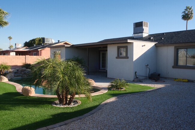 Building Photo - 7970 W Elm St