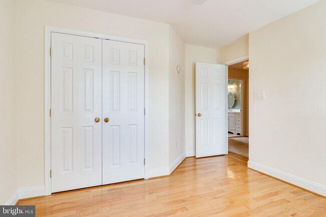 Building Photo - 6122 Bayliss Pl