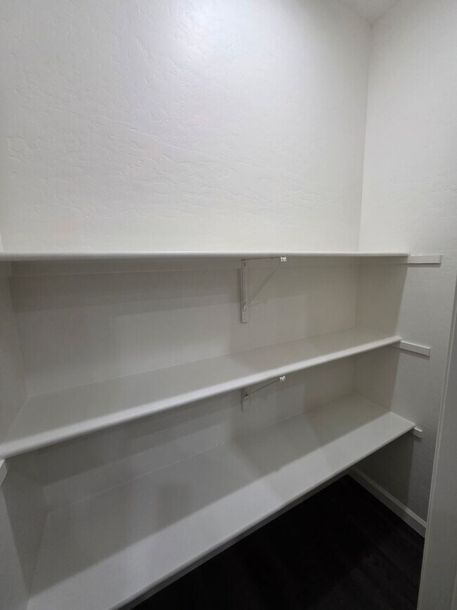 Building Photo - 2018 E Seeger Ave