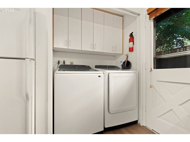 Building Photo - CHARMING HOME NEAR MULTNOMAH VILLAGE IN SW PORTLAND