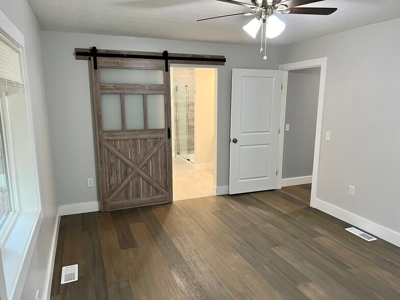 Building Photo - 5041 Medina Rd