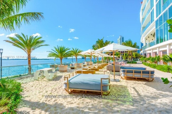 Building Photo - 2900 NE 7th Ave