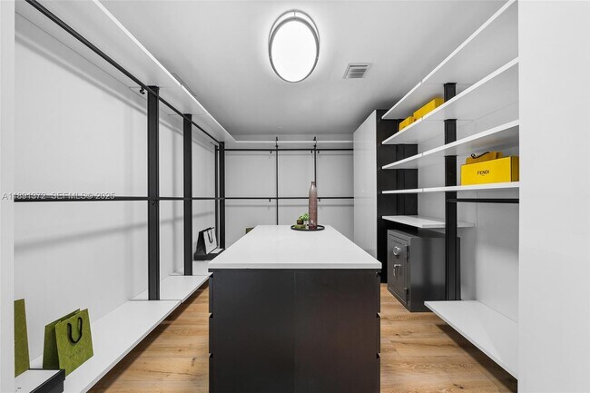 Building Photo - 575 Bay Point Rd