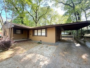 Building Photo - ** 4 Bed 2 Bath located in Forest Hills ** Call 334-366-9198 to schedule a self-tour