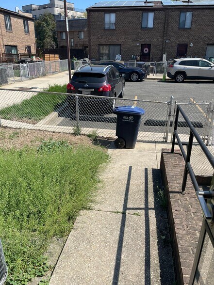 Building Photo - 1321 I St NE