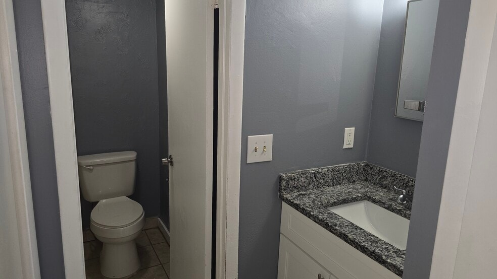 Building Photo - 7210 N Manhattan Ave