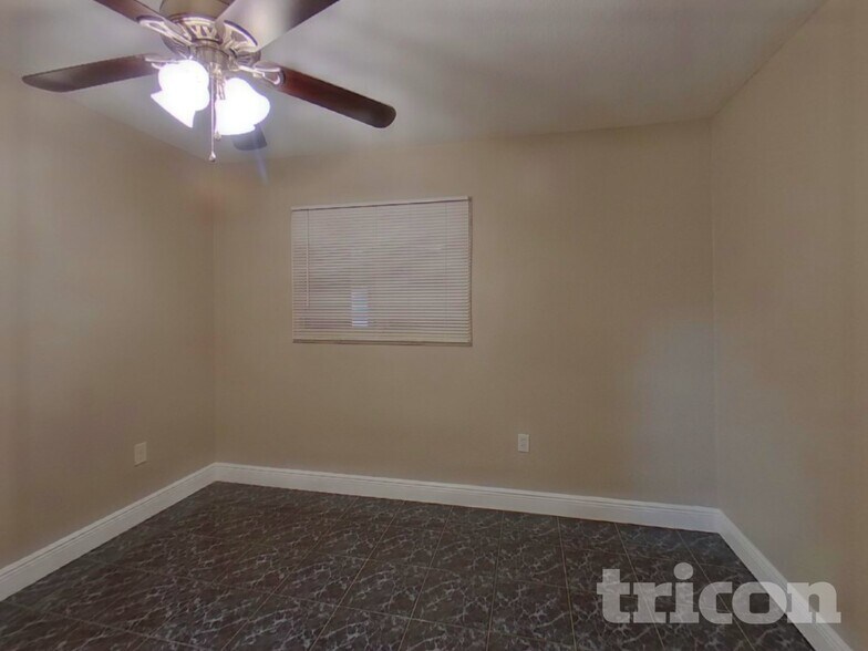 Building Photo - 8104 Plunkett Ave