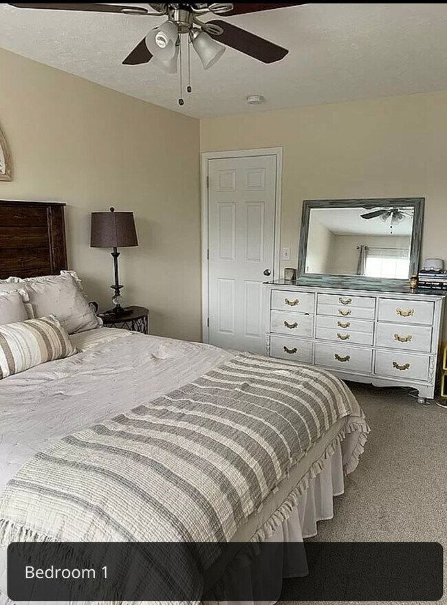 Building Photo - "Charming 2-Bed Oasis with 2.5 Baths in Nashville's Heart - 1,234 Sq Ft of Comfort!" End Unit. Cl...