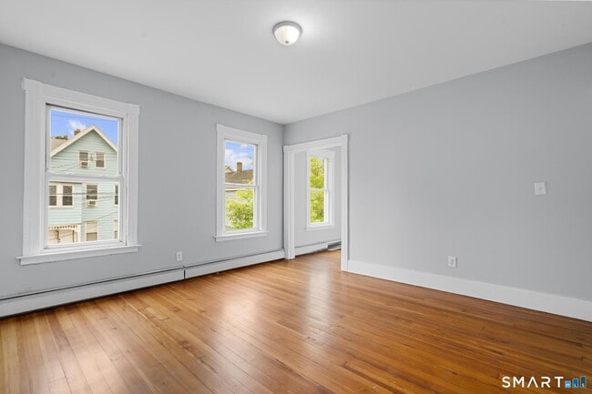 Building Photo - 354 Poplar St