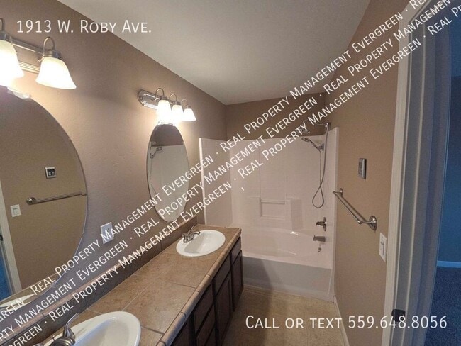 Building Photo - 1913 W Roby Ave