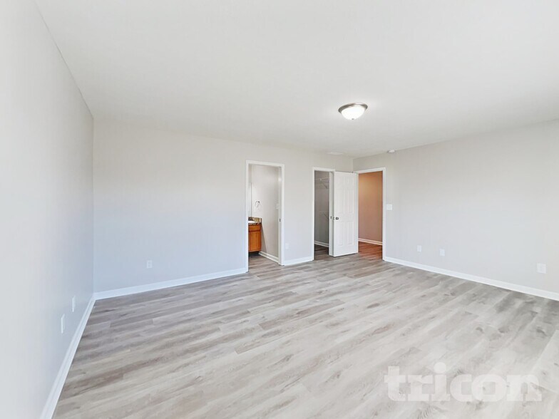 Building Photo - 4083 Magnolia Dr