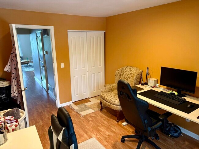 Building Photo - 835 Waterview Cir