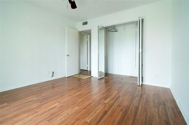 Building Photo - 300 SW 134th Way