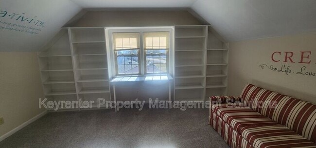 Building Photo - 127 College Cir