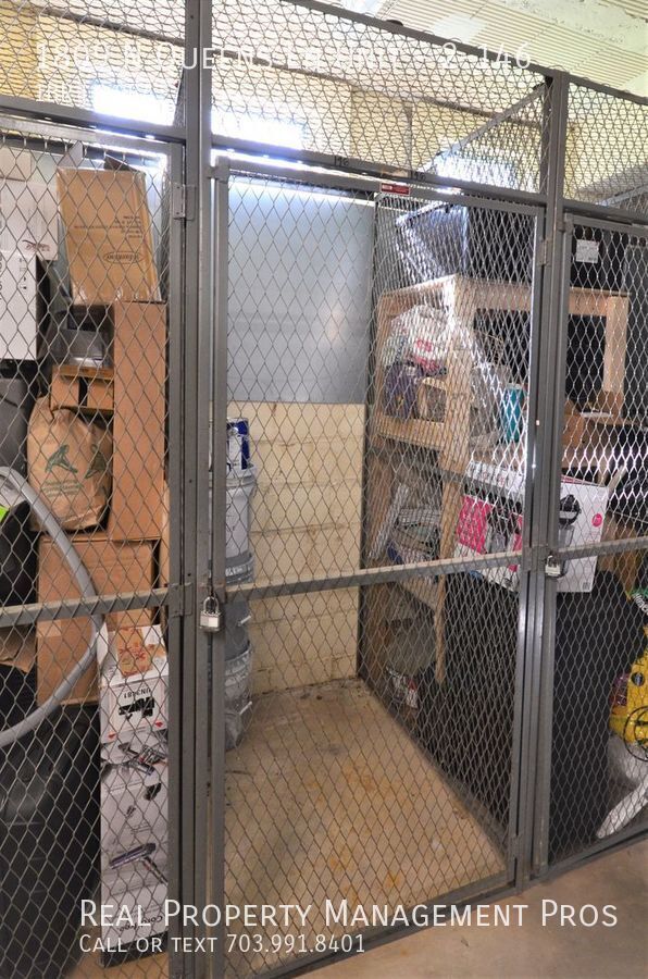 Building Photo - 1809 Queens Ln