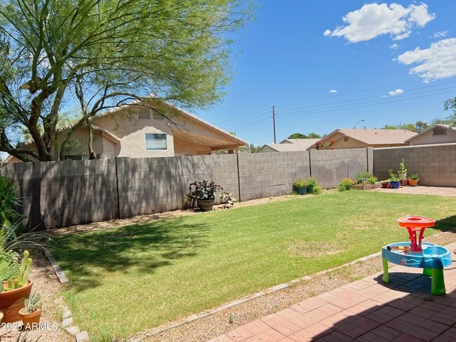 Building Photo - 3980 E Pinon Ct